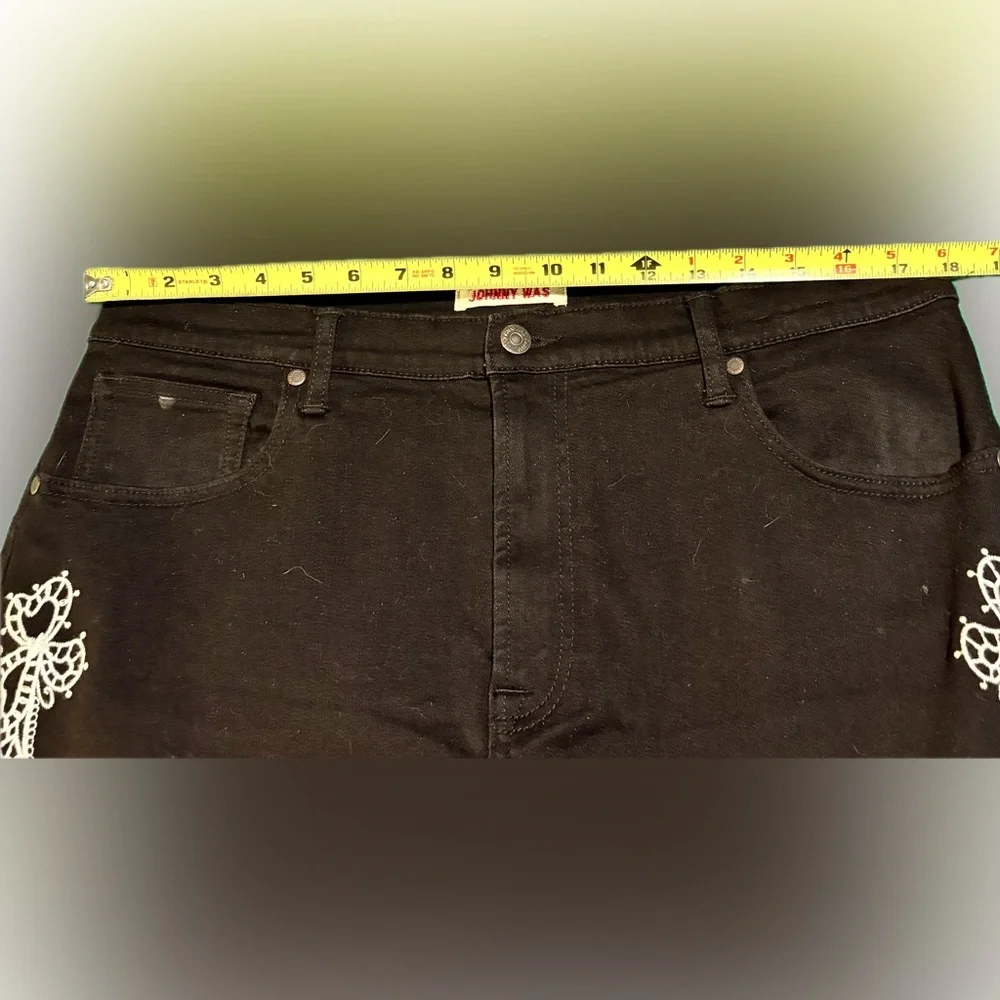 Johnny Was Embroidered Black Crop Jeans Sz 32 - Picture 7 of 9